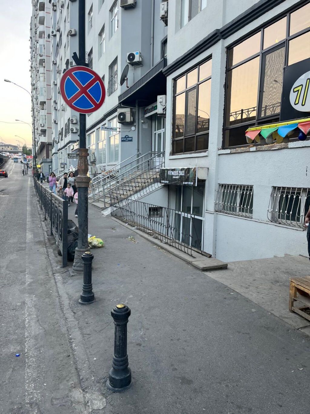 Təcili 20 Yanvar metrosuna qalxan yolda, Əcəmi metrosuna yaxin