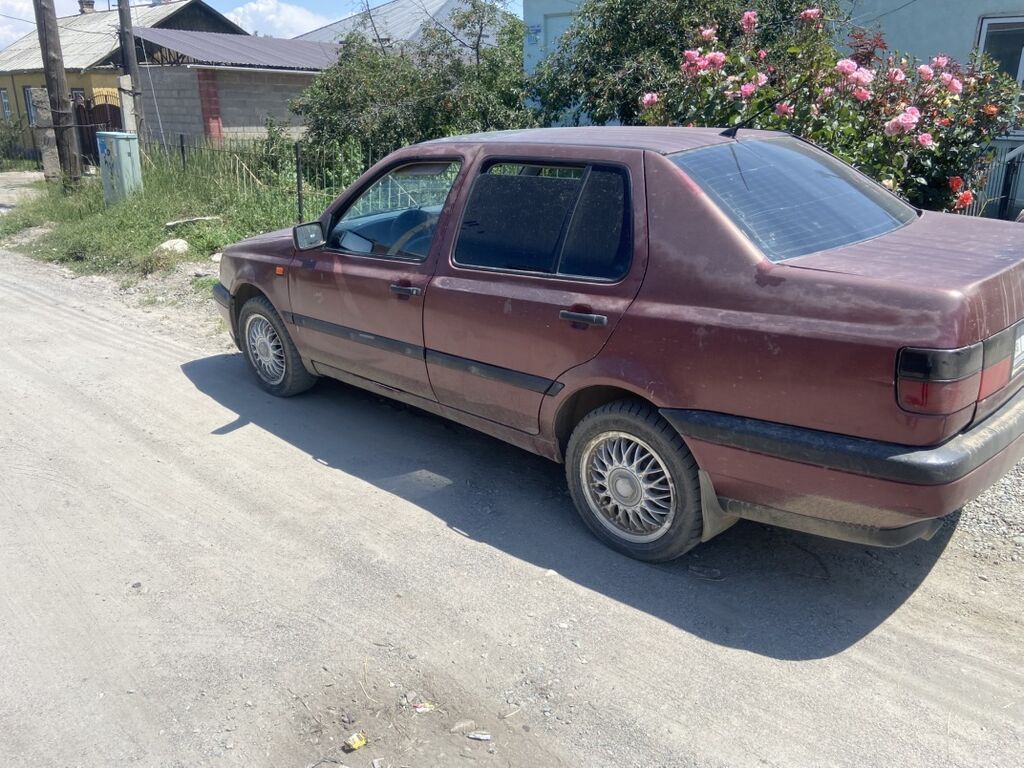 Volkswagen Vento: 1994 г., 1.8 л, Механика, Бензин, Седан: фото 5