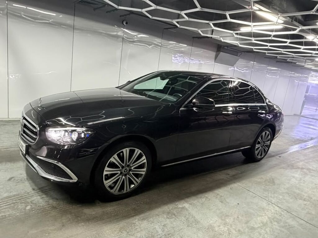 Mercedes-Benz E-Class: 2023 г., 2 л, Автомат, Бензин, Седан: фото 2