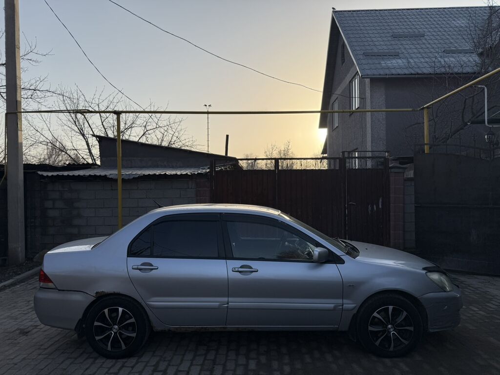 Mitsubishi Lancer: 2005 г., 1.6 л, Механика, Бензин, Седан: фото 2
