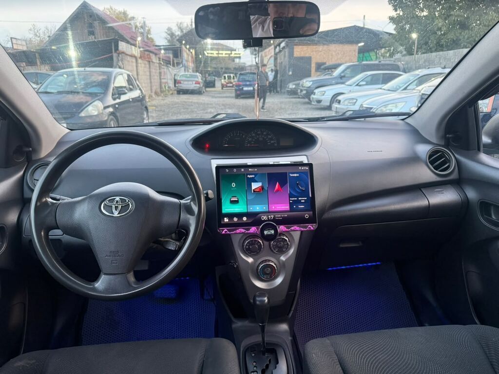 Toyota Belta: 2009 г., Автомат, Бензин, Седан: фото 5