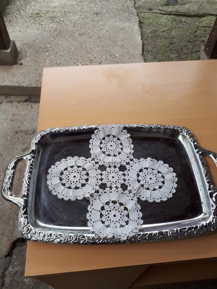 Korpe za hranu: Posluzavnik sa ruckama stari na lalafo.rs Posluzavnik sa ruckama stari - Beograd