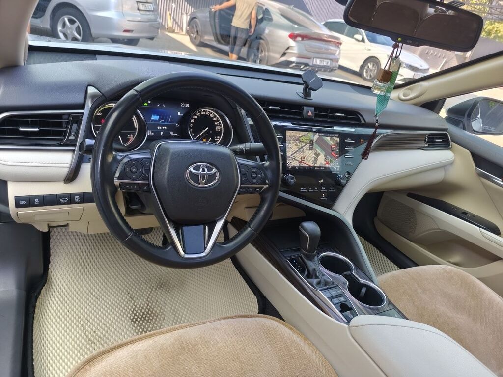 Toyota Camry: 2018 г., 2.5 л, Автомат, Гибрид, Седан: фото 2