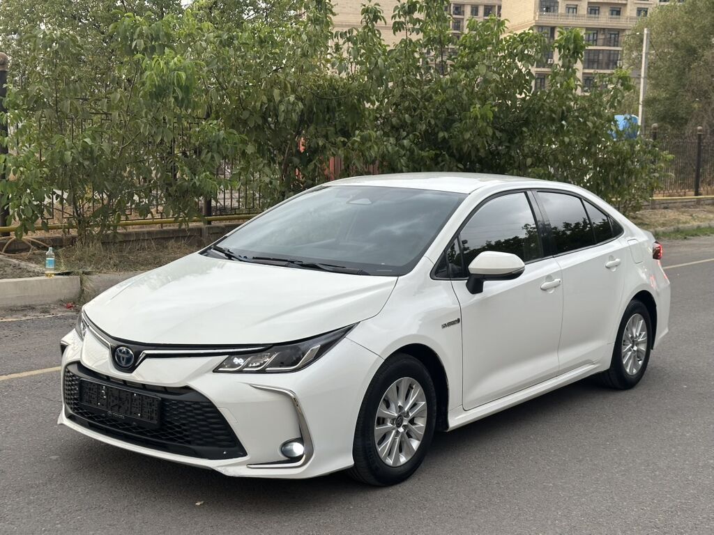 Toyota Corolla: 2023 г., 1.8 л, Автомат, Гибрид, Седан: фото 2
