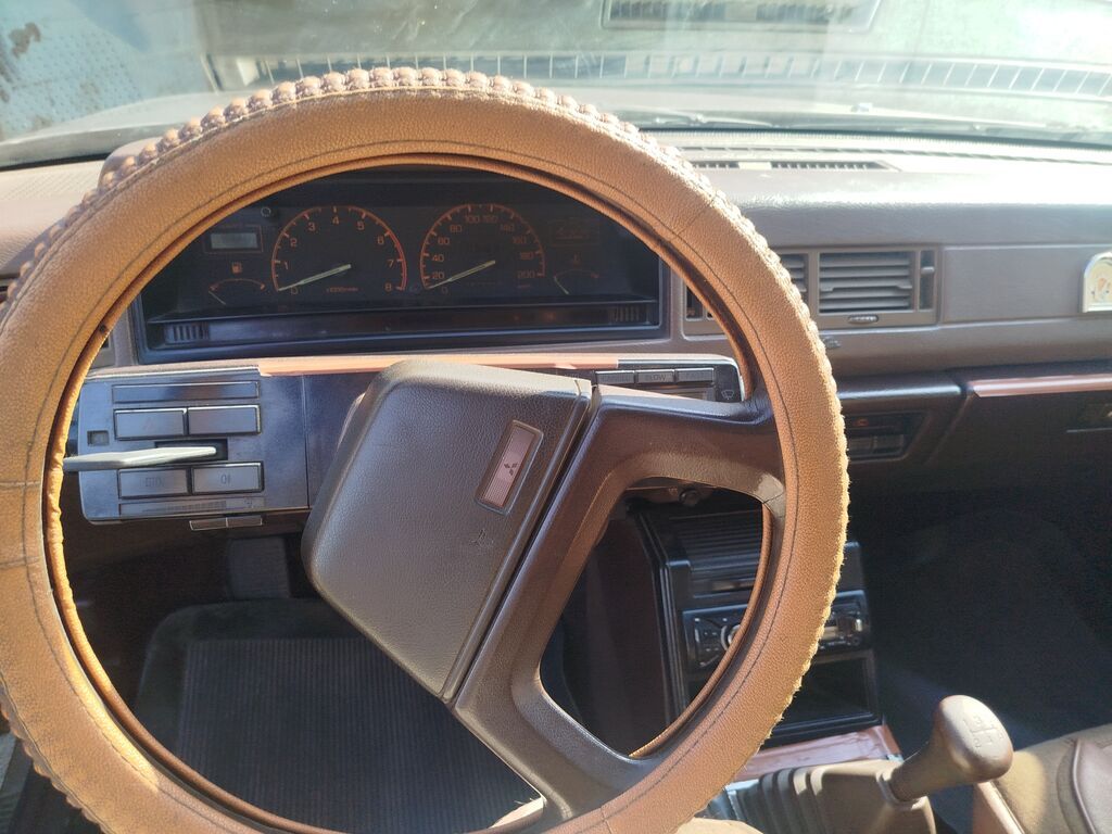 Mitsubishi Galant: 1987 г., 2 л, Механика, Бензин, Седан: фото 4