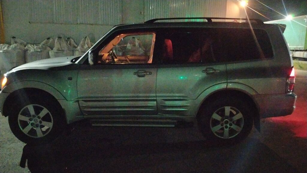 Mitsubishi Pajero: 2001 г., 3.5 л, Автомат, Бензин, Внедорожник: фото 4