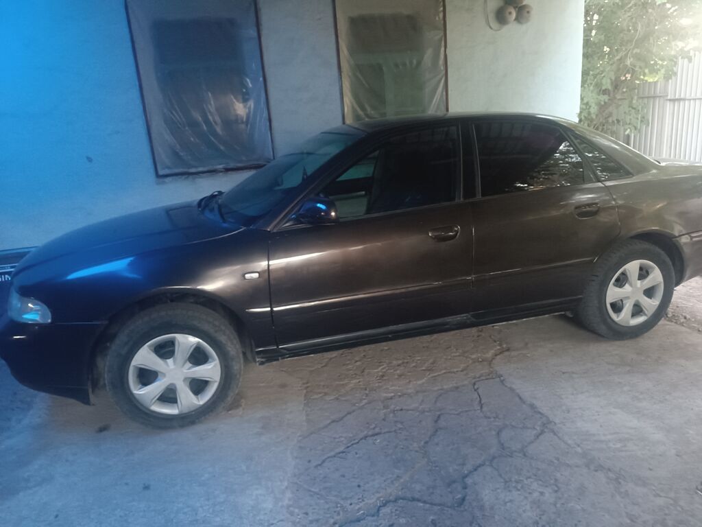 Audi A4: 1999 г., 1.8 л, Механика, Бензин, Седан: фото 4