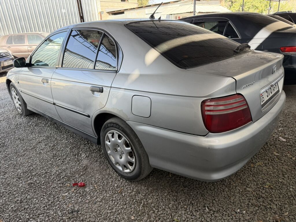 Honda Accord: 2002 г., 1.8 л, Механика, Бензин, Седан: фото 4