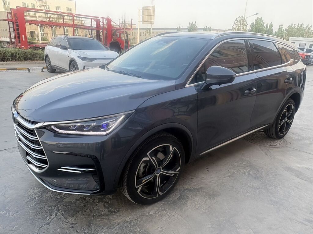 BYD Tang: 2021 г., 1.5 л, Автомат, Гибрид, Кроссовер: фото 2