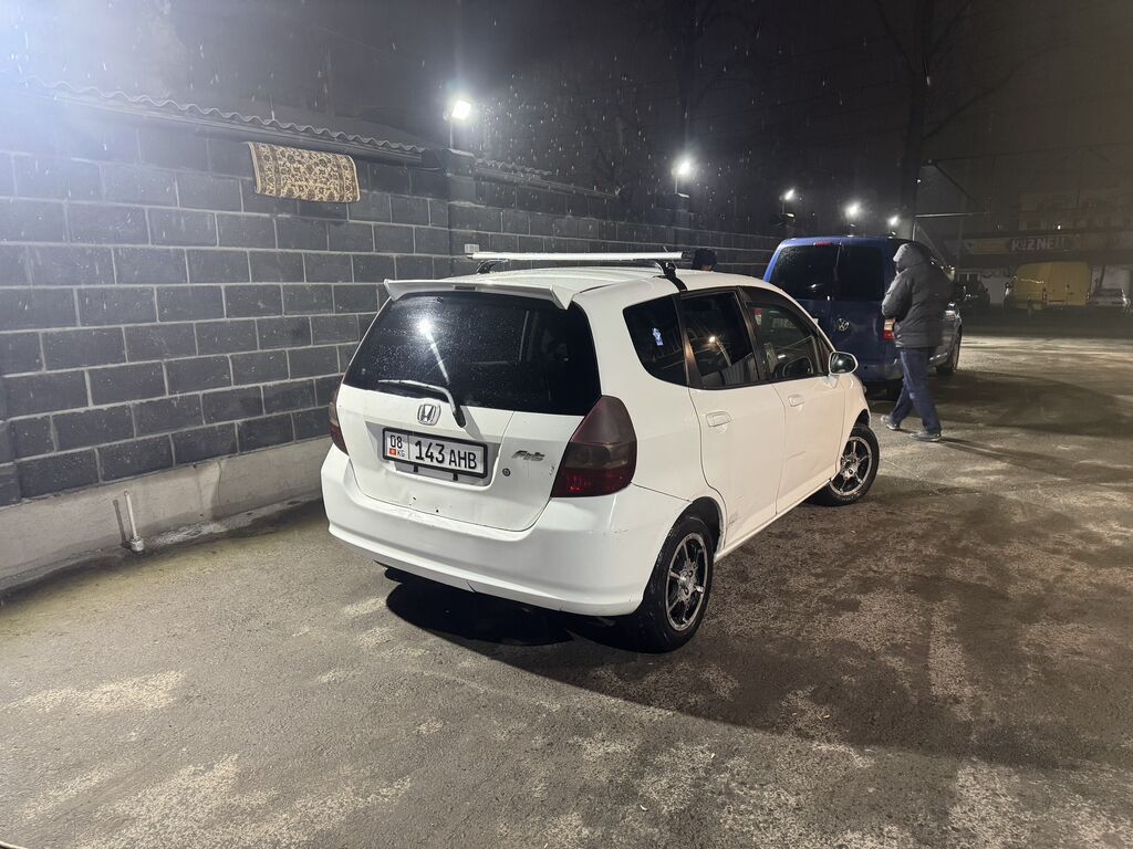 Honda Fit: 2001 г., 1.3 л, Вариатор, Бензин, Хэтчбэк: фото 4