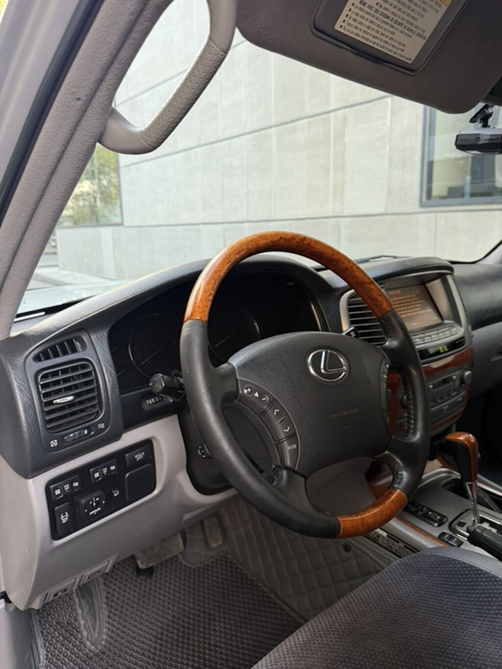 Lexus LX: 2006 г., 4.7 л, Автомат, Бензин, Внедорожник: фото 1