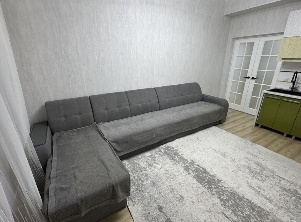 Сдаётся однокомнатная квартира 50м2 в ЖК "Бристоль" в районе Асанбай: фото 2
