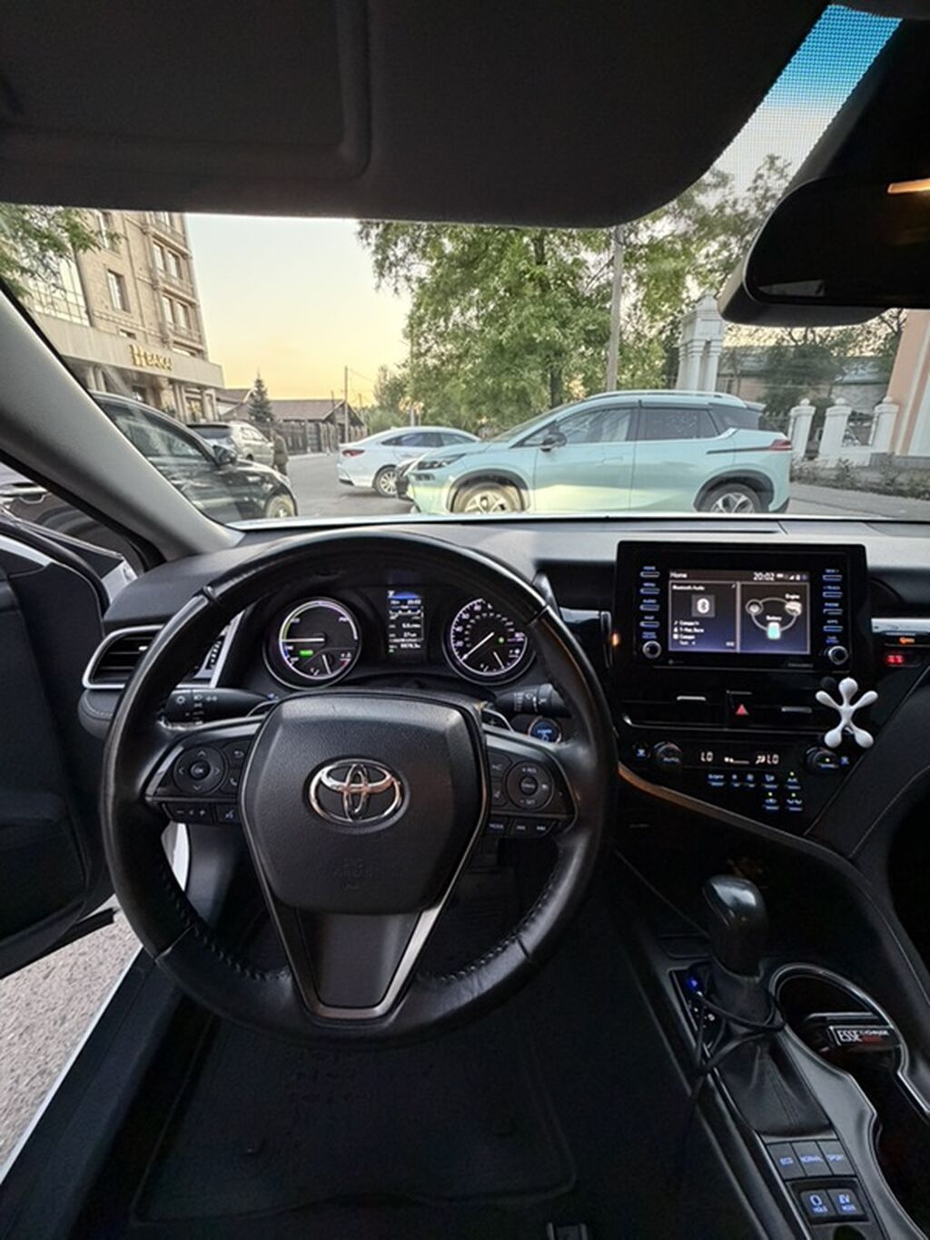 Toyota Camry: 2021 г., Автомат, Гибрид, Седан: фото 3
