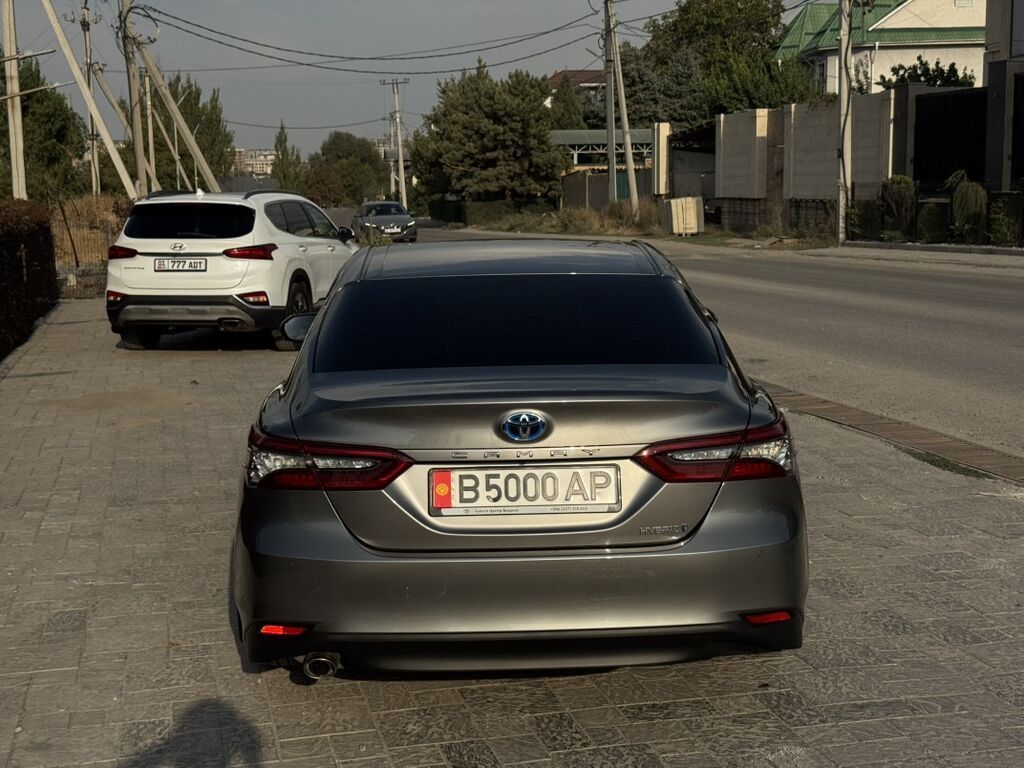 Toyota Camry: 2022 г., 2.5 л, Автомат, Гибрид, Седан: фото 5