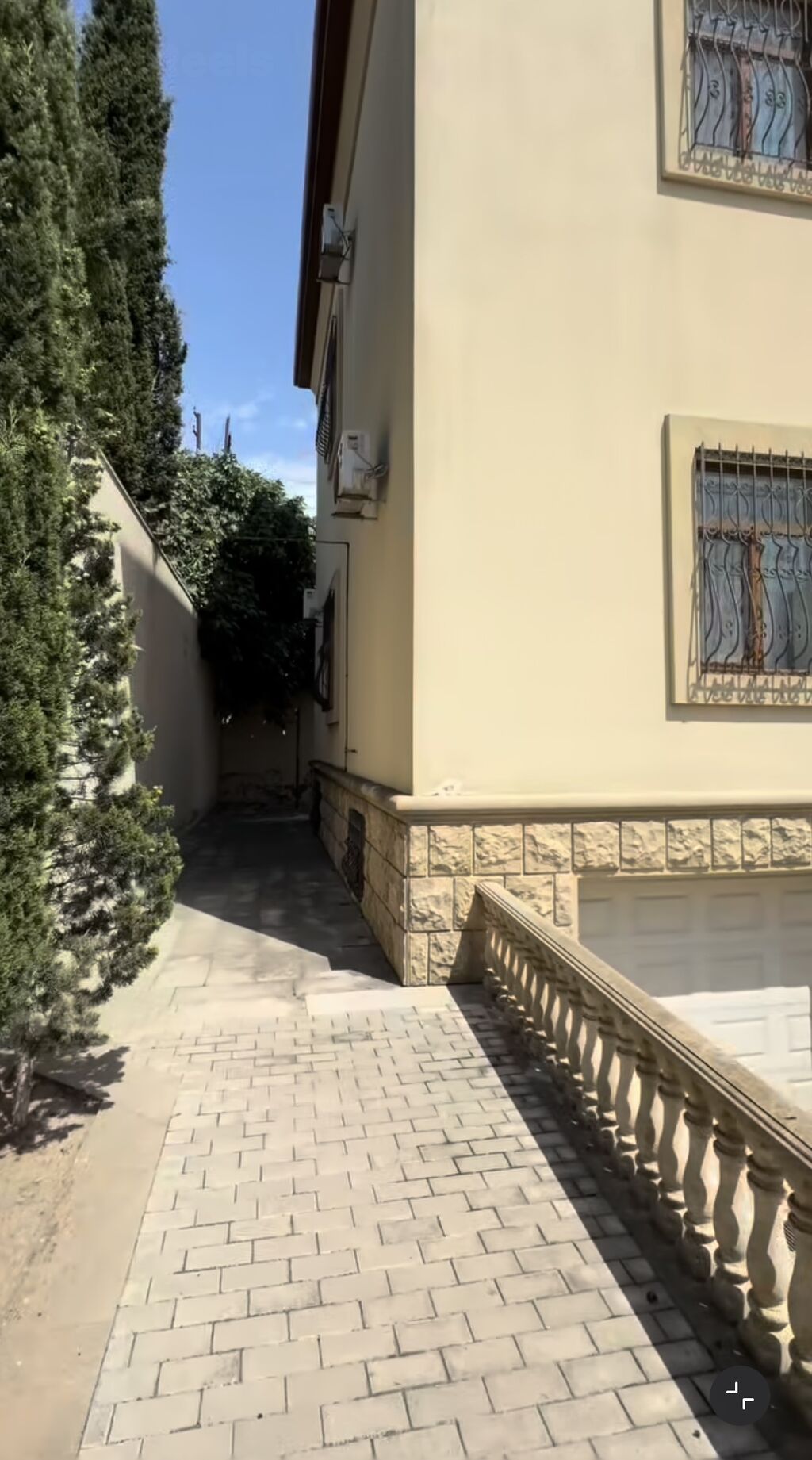 Qaraçuxur qəs. 6 otaqlı, 350 kv. m, Yeni təmirli
