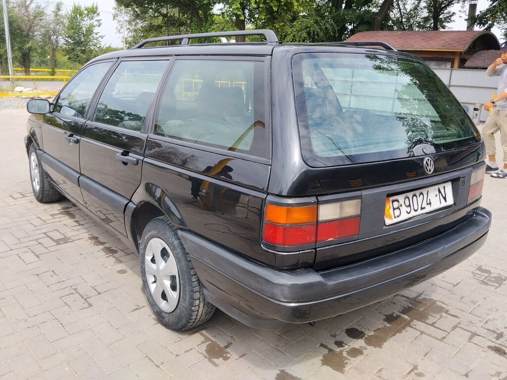 Volkswagen Passat: 1991 г., 1.8 л, Механика, Бензин, Универсал: фото 1