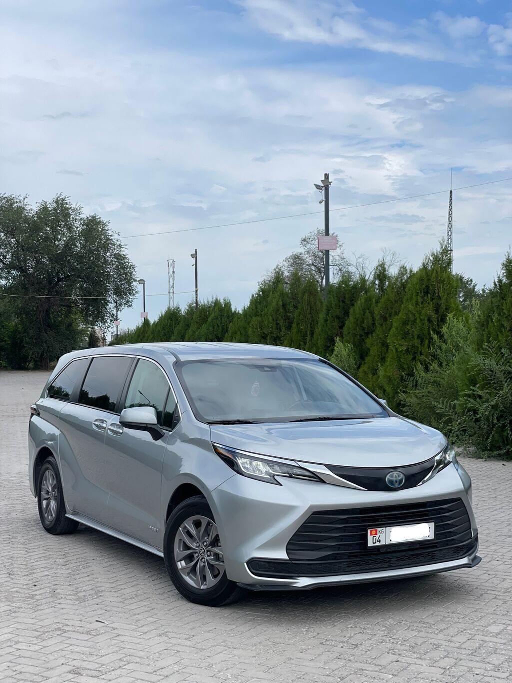 Toyota Sienna: 2021 г., 2.5 л, Вариатор, Гибрид, Минивэн: фото 2
