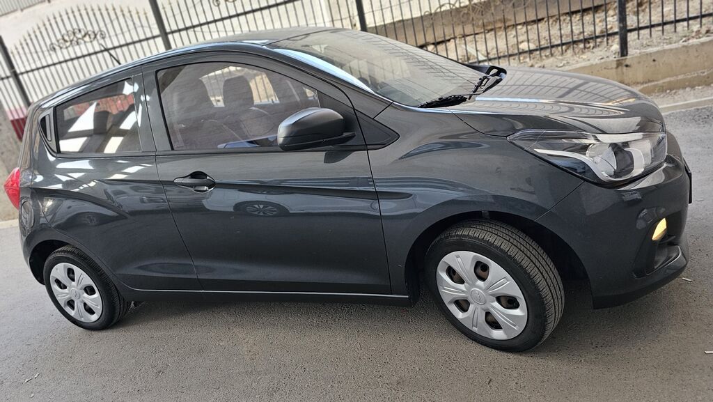 Chevrolet Spark: 2017 г., 1 л, Автомат, Бензин, Хэтчбэк: фото 3