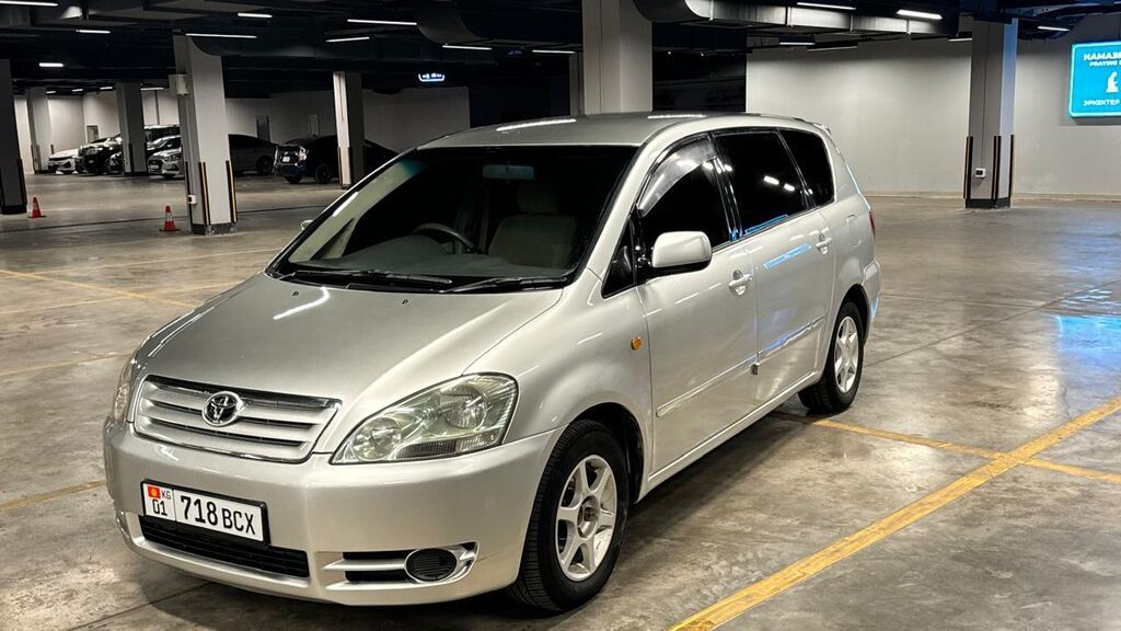 Toyota Ipsum: 2002 г., 2.4 л, Минивэн: фото 3