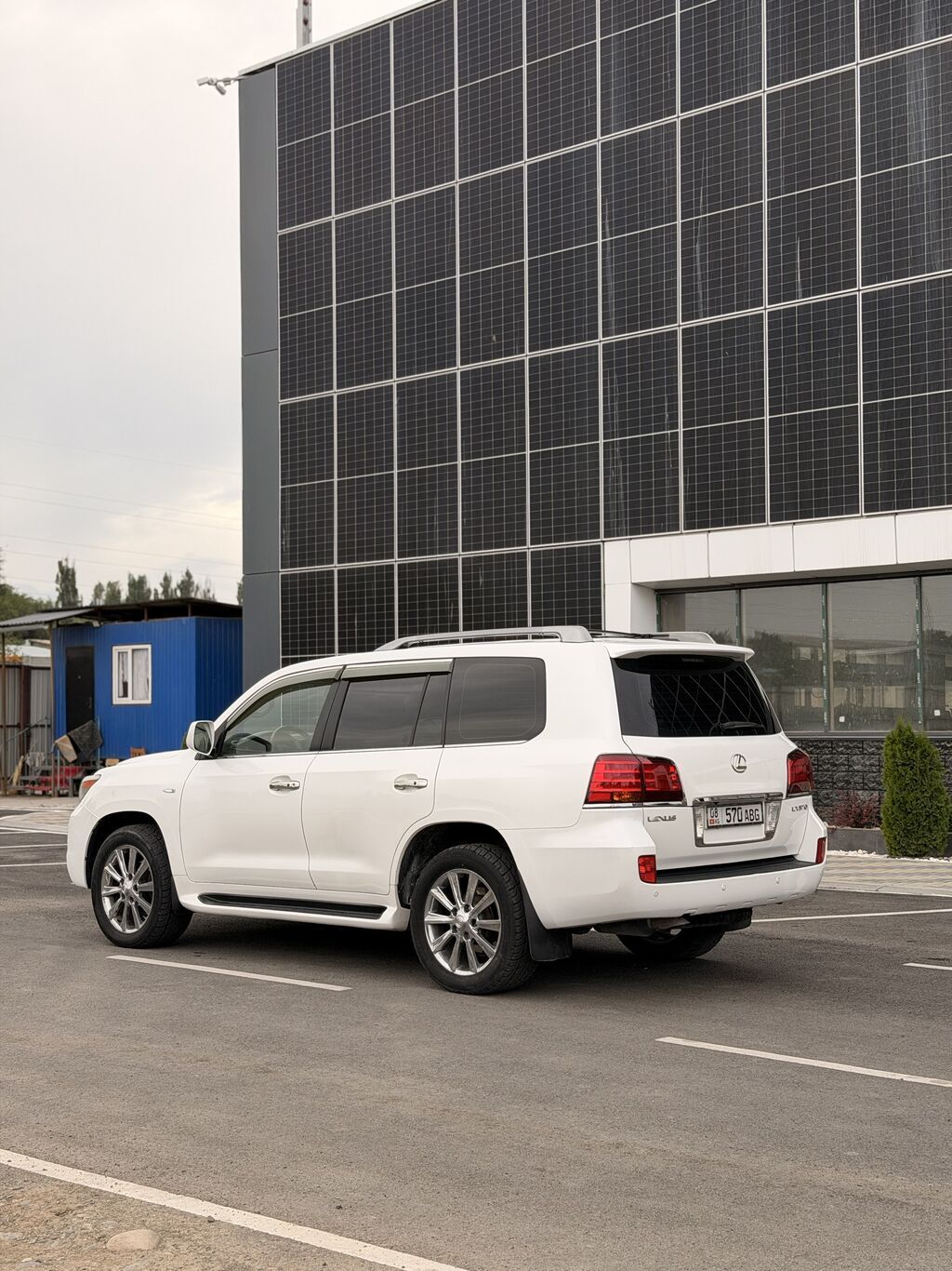 Lexus LX: 2011 г., 5.7 л, Автомат, Бензин, Внедорожник — фото 3