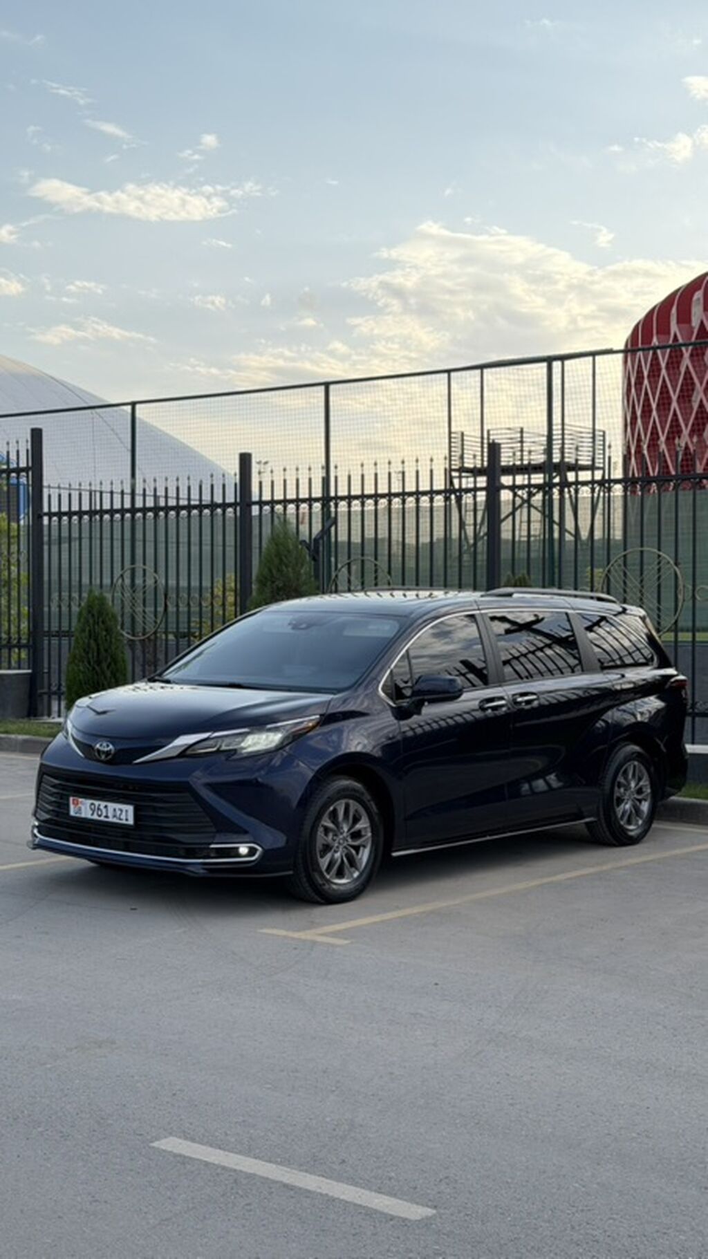 Toyota Sienna: 2023 г., 2.5 л, Вариатор, Гибрид, Минивэн: фото 3