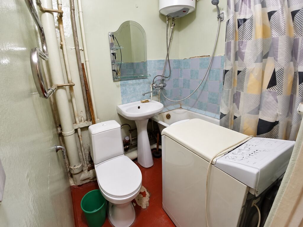 2 комнаты, 44 м², 8 мкр 104 серия, 2 этаж, Старый ремонт: фото 2