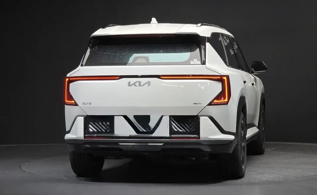 Kia EV5: 2023 г., Автомат, Электромобиль, Кроссовер: фото 4