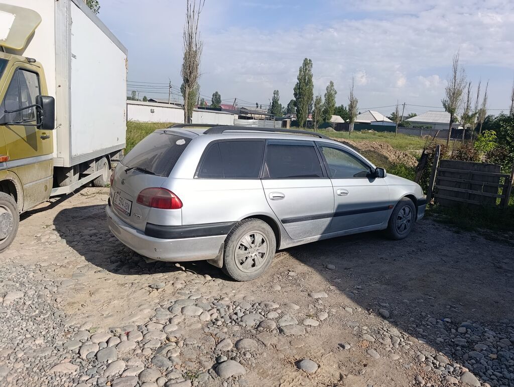 Toyota Avensis: 2001 г., 2 л, Механика, Бензин, Универсал: фото 3