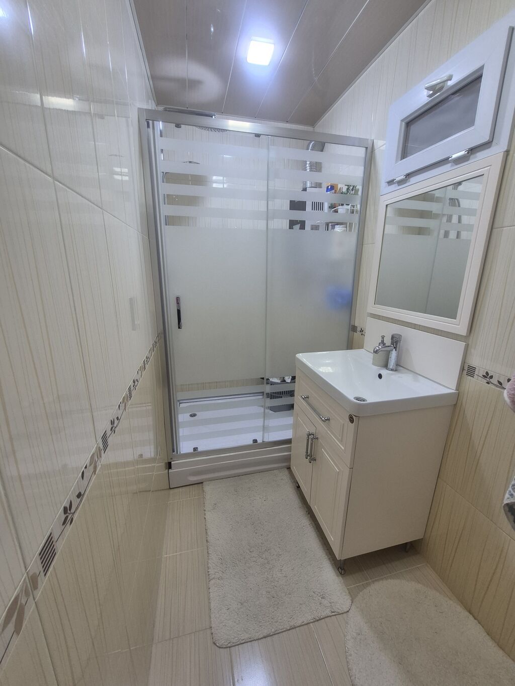 Bakı, 7-ci mikrorayon, 3 otaqlı, Köhnə tikili, m. Dərnəgül, 82 kv. m