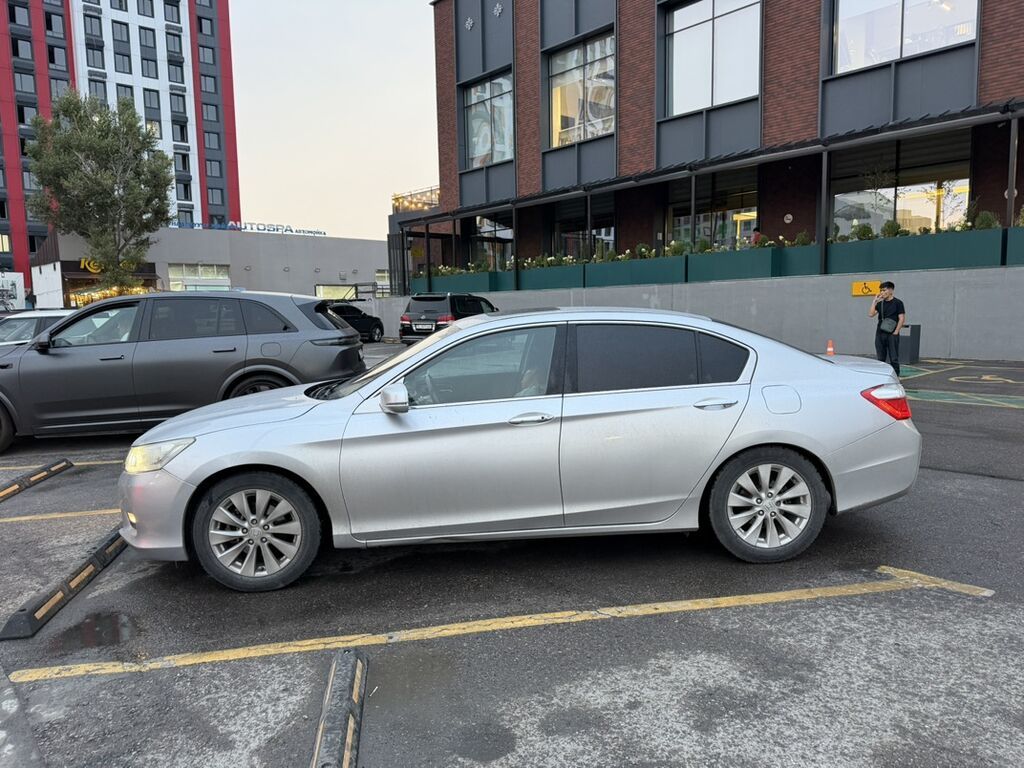 Honda Accord: 2015 г., 2.4 л, Вариатор, Бензин, Седан: фото 1