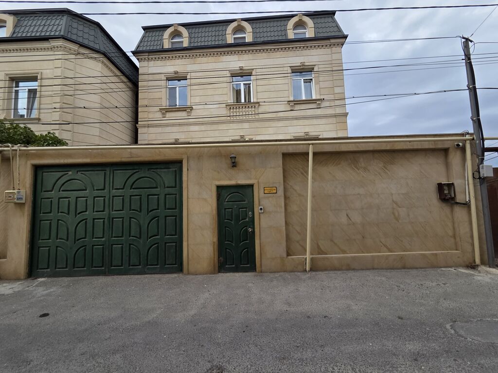Bakı, 9-cu mikrorayon, 7 otaqlı, Köhnə tikili, m. Memar Əcəmi, 250 kv. m