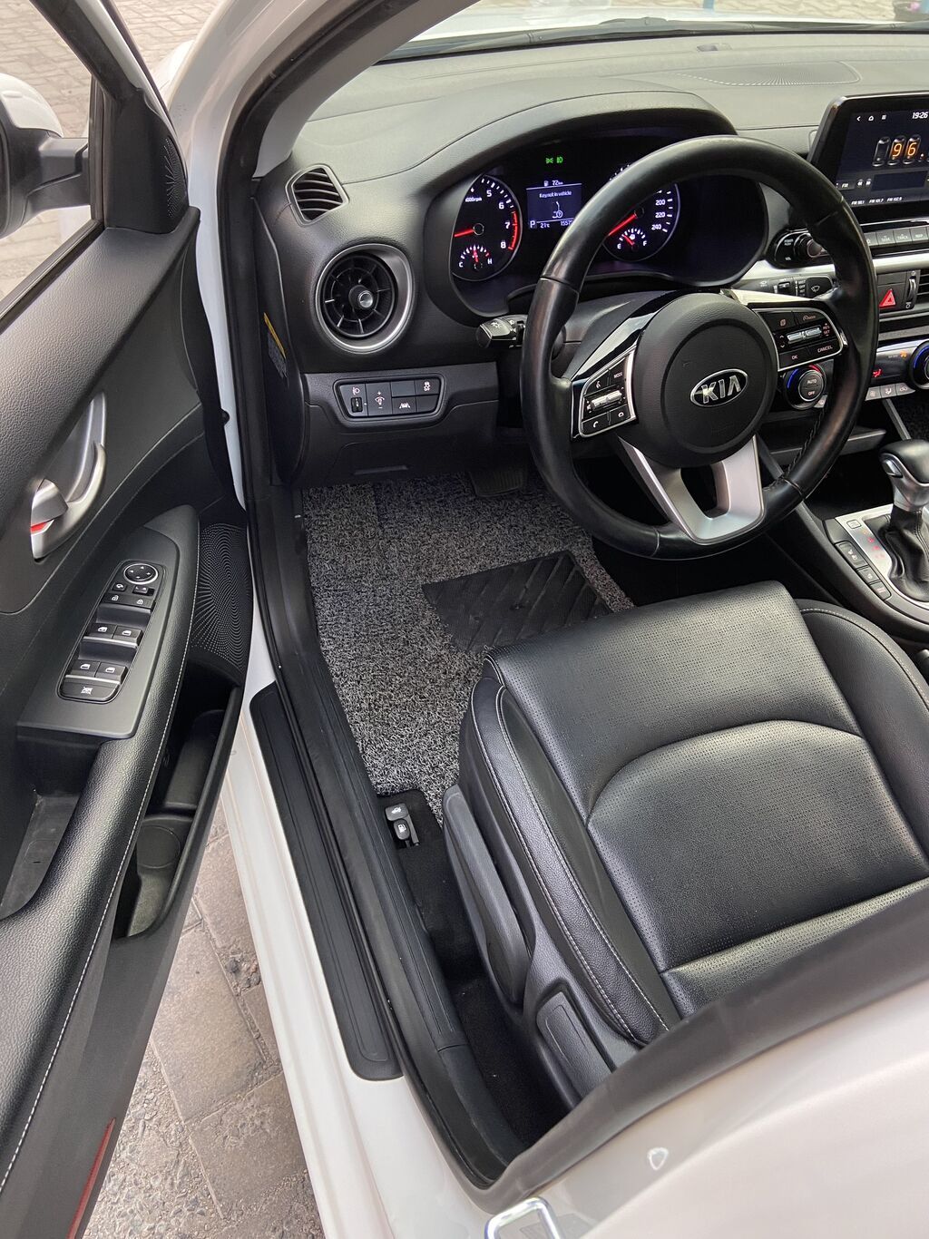 Kia K3: 2020 г., 1.6 л, Автомат, Бензин, Седан: фото 6