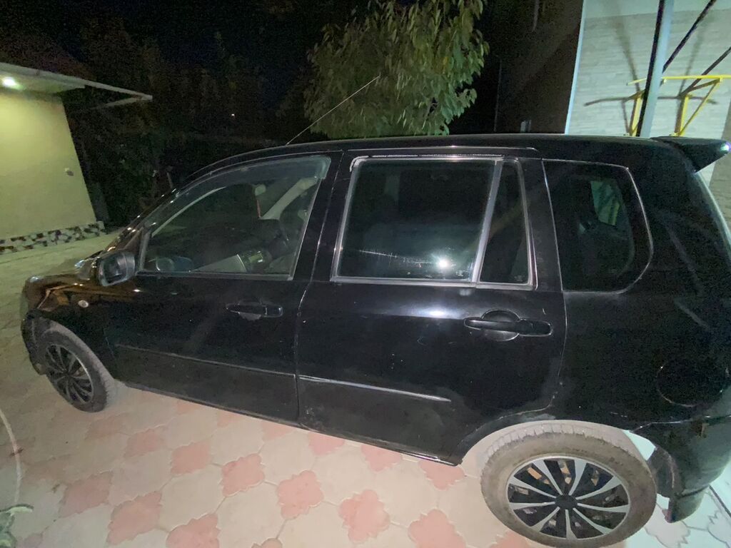 Mazda Demio: 2003 г., Бензин, Хэтчбэк: фото 3