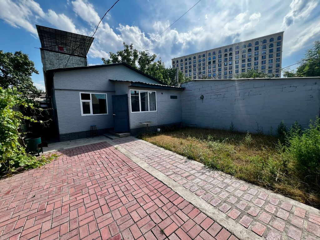 Продается 3 комнатный кирпичный дом 70 м2 в районе Т .Айтматова/: фото 2