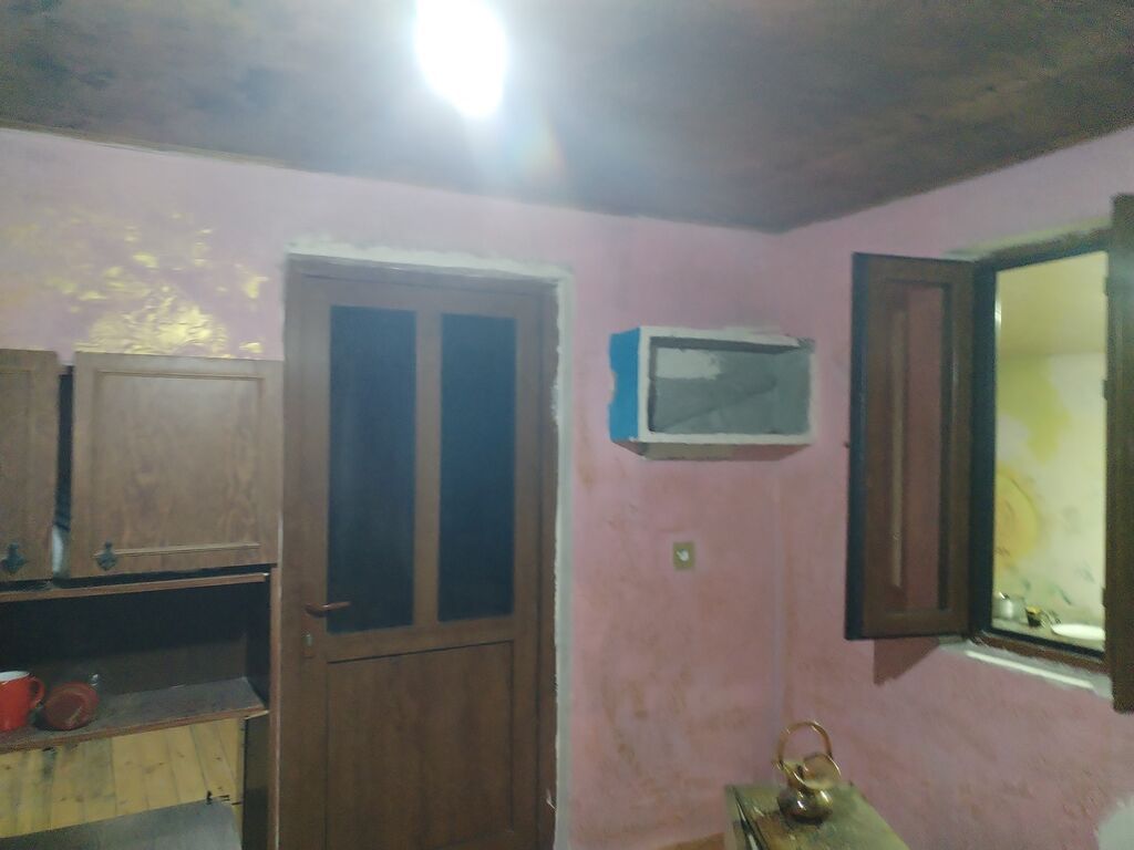 37 kv. m, 3 otaqlı, İşıq, Su, İnternet