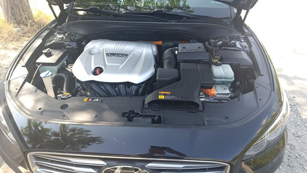 Hyundai Grandeur: 2018 г., 2.4 л, Автомат, Гибрид, Седан — фото 8