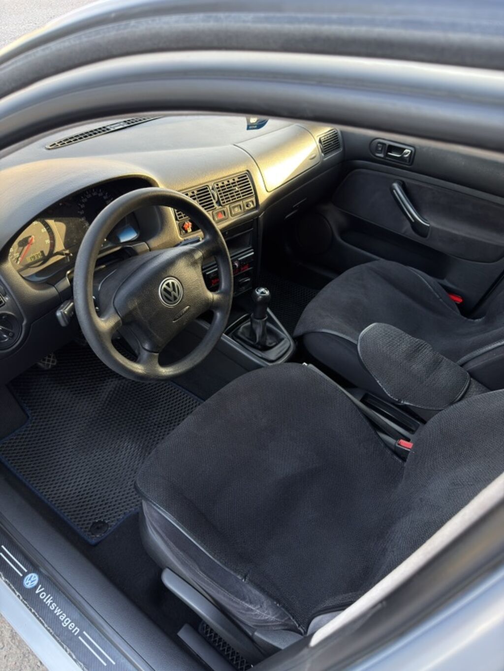 Volkswagen Golf: 1998 г., 1.6 л, Механика, Бензин, Хэтчбэк: фото 8