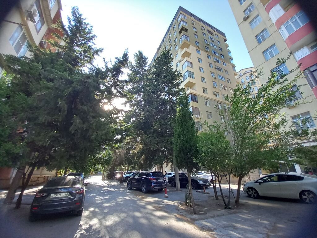 8-ci mikrorayon, 3 otaqlı, Yeni tikili, m. Azadlıq Prospekti, 108 kv. m