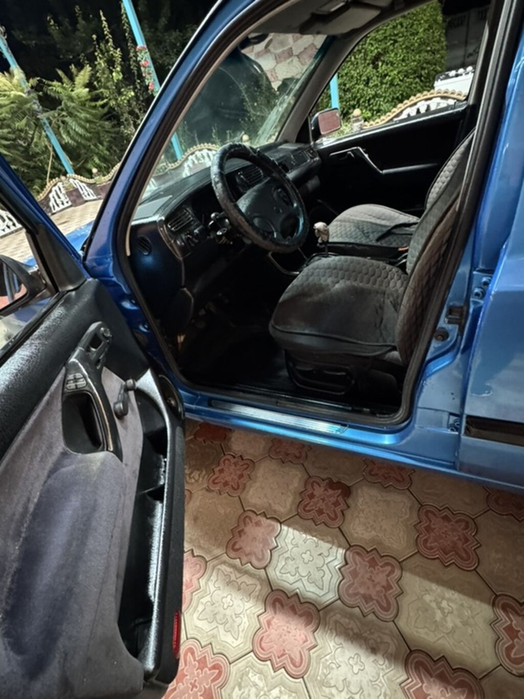 Volkswagen Vento: 1993 г., 2 л, Механика, Бензин, Седан: фото 5