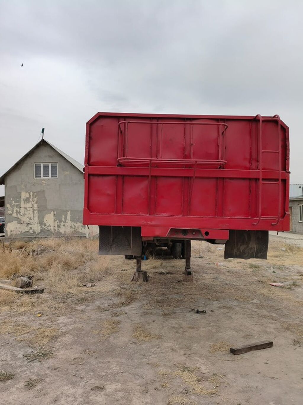 Полуприцеп бортовой/зерновоз, трехосный, красного цвета. - Тип: фото 2
