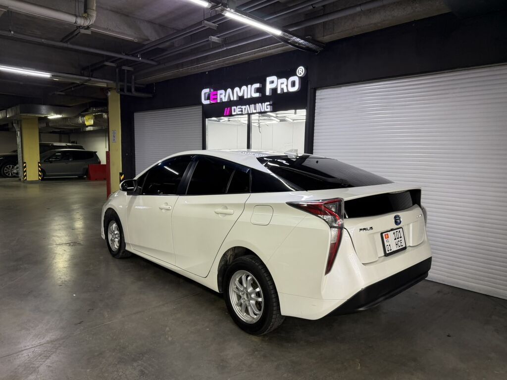 Toyota Prius: 2017 г., 1.8 л, Вариатор, Гибрид, Хэтчбэк: фото 2
