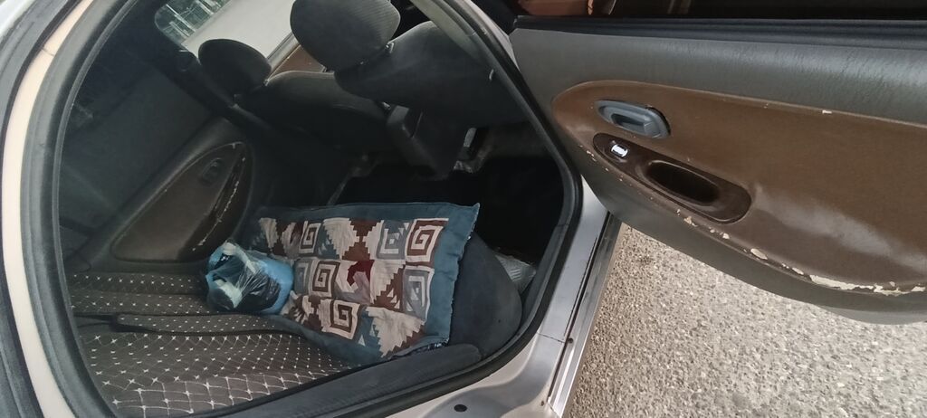 Hyundai Avante: 1999 г., 1.6 л, Механика, Бензин, Седан: фото 6