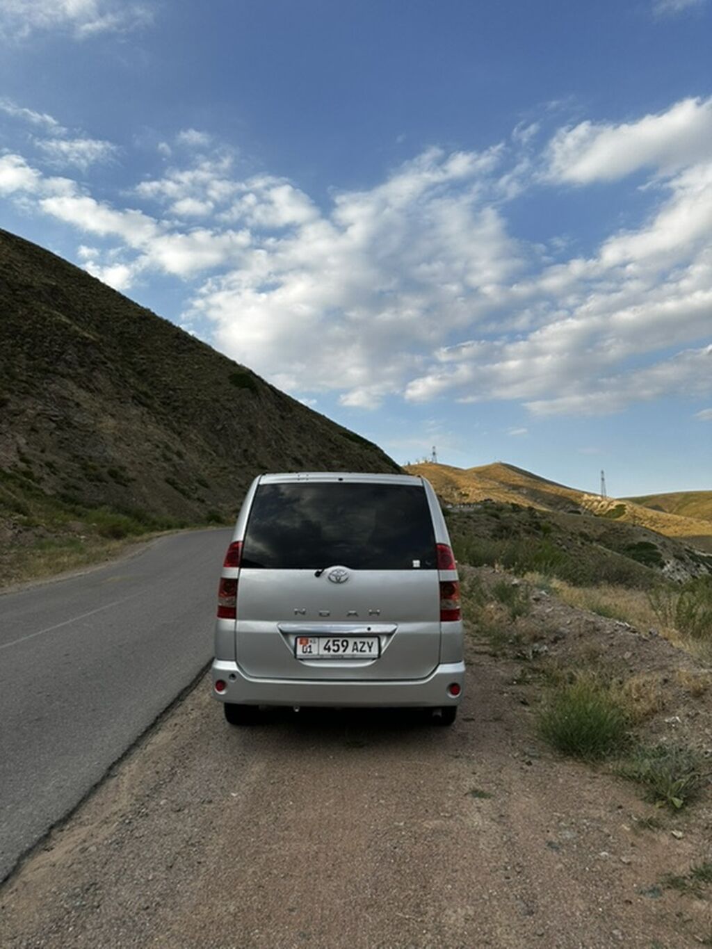 Toyota Noah: 2003 г., 2 л, Автомат, Бензин, Минивэн: фото 3