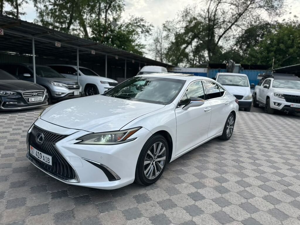 Lexus ES: 2019 г., 2.5 л, Автомат, Гибрид, Седан: фото 1