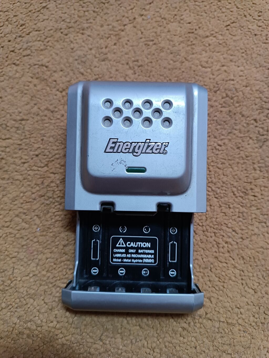 Зарядное устройство для батарей Energizer рабочий: фото 2
