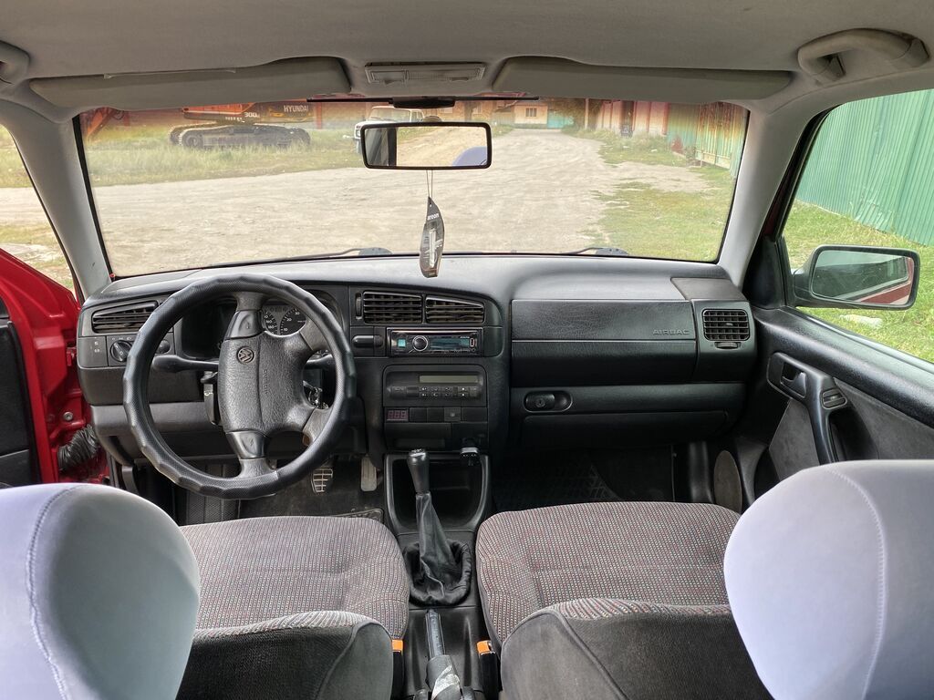 Volkswagen Vento: 1996 г., 2 л, Механика, Бензин, Седан: фото 4