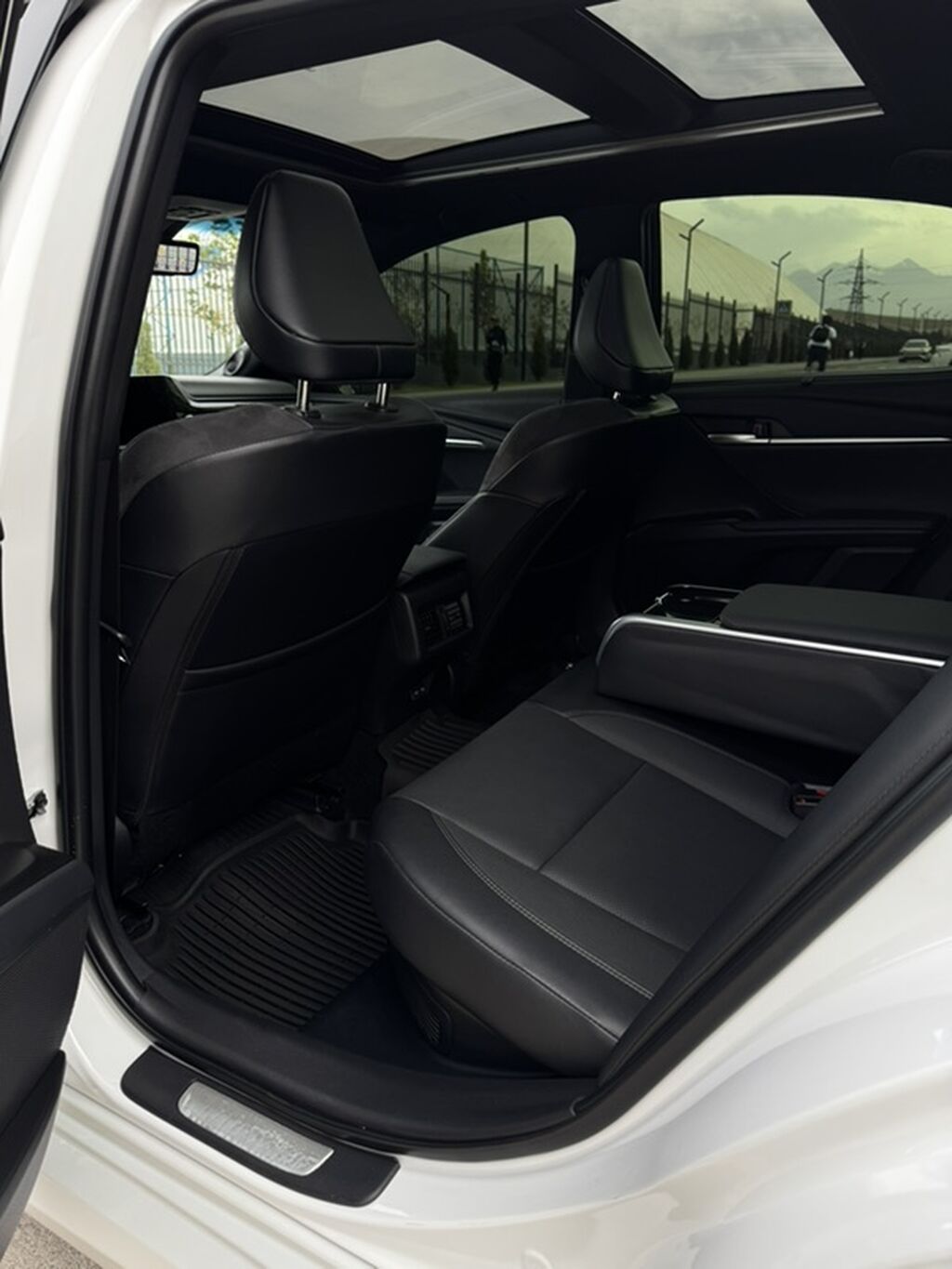 Toyota Camry: 2025 г., 2.5 л, Автомат, Гибрид, Седан: фото 5