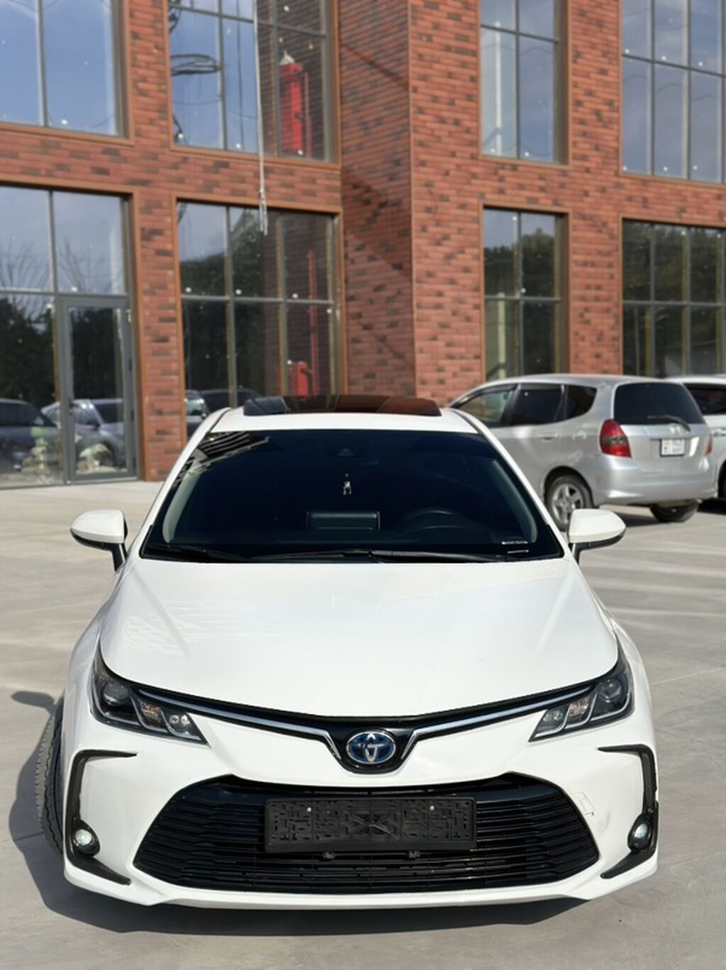 Toyota Corolla: 2020 г., Вариатор, Гибрид, Седан: фото 2