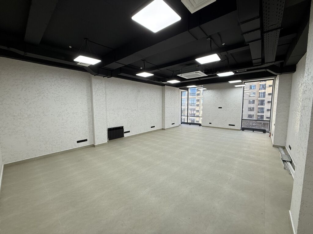 Аренда офисов, 60 м², В бизнес центре, 1 линия