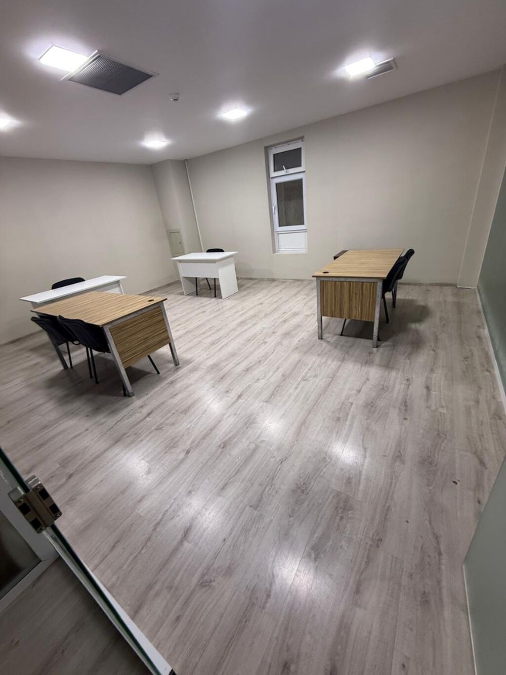 ✨ Nərimanovda, Əhməd Rəcəbli Küçəsində Prestijli Plazada Ofis İcarəyə